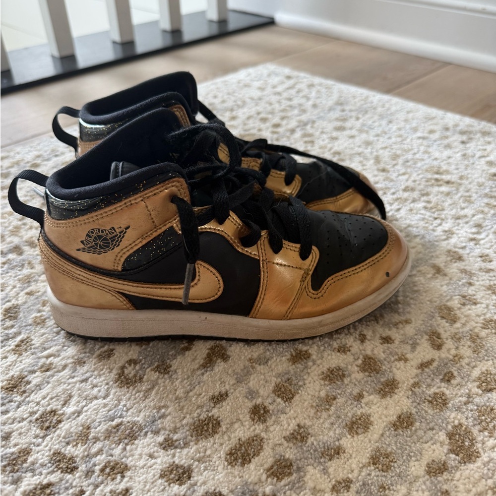 Nike Jordan 1 Mid SE Metallix Gold black